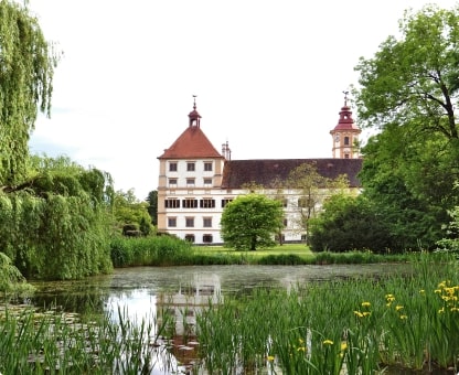 App Entwickler Graz — Stadtviertel mit traditionellen Dächern